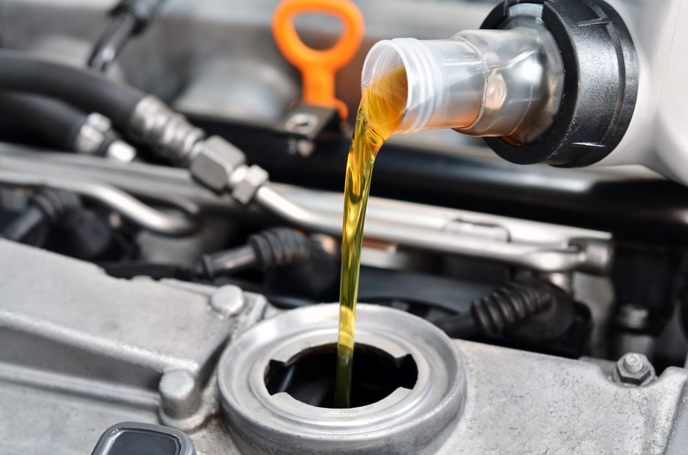 進行汽車大保養項目的檢查時，更換五油三水是基本操作