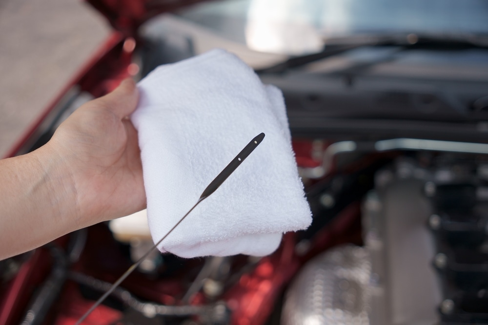 引擎機油能夠幫助汽車零件達到潤滑、保護的作用